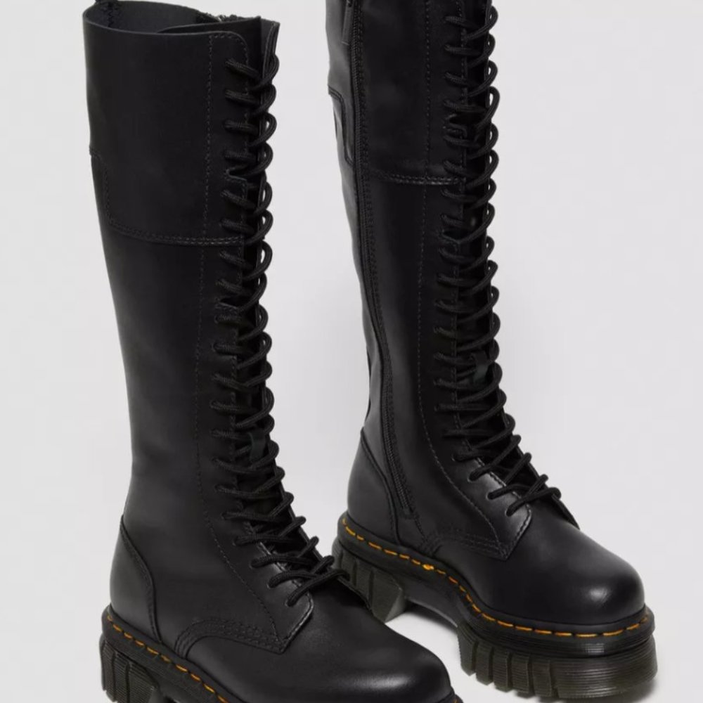 NIB DR. DOC MARTENS AUDRICK 20-EYE LEATHER KNEE HIGH PLATFORM BOOTS